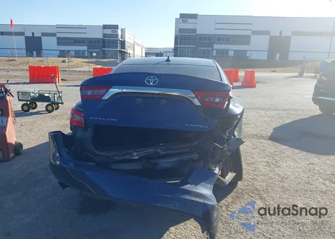 2016 Toyota Avalon Limited z USA, uszkodzony, nr VIN 4T1BK1EB0GU205304